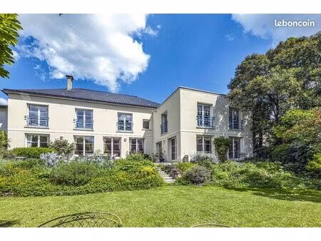 maison 8 pièces 270 m²