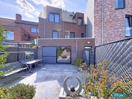 gelijkvloers appartement met terras en tuin in centrum ze...