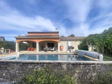 maison pierrevert 5 pièces 172 m², terrasse, piscine, et dépendance