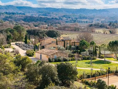 propriété d'exception avec piscine et tennis à bonnieux