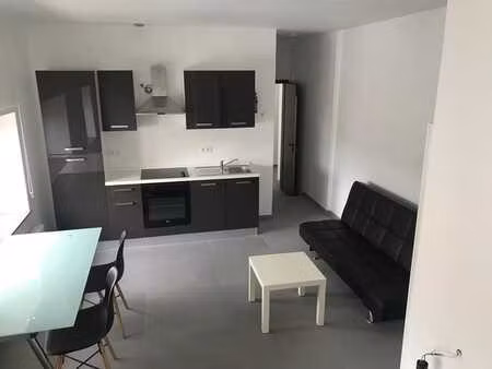 très beau studio moderne au centre