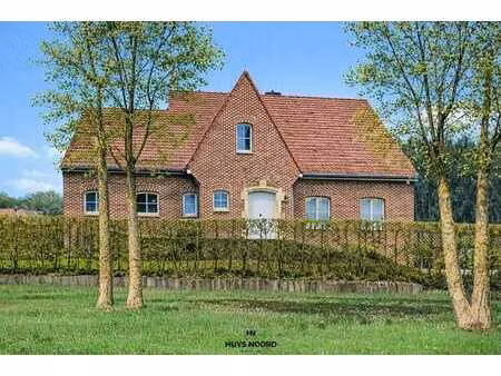 charmante villa avec jardin et double garage