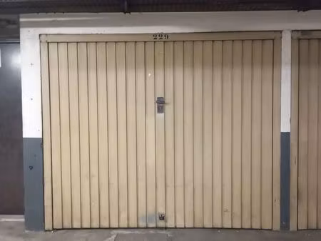 loue garage dans immeuble sécurisé