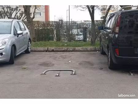 a louer place de parking extérieur en rez de chaussée sécurisée