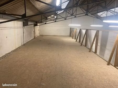 zone de stockage /box/garde meuble