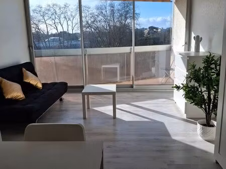 appartement 1 pièce 30 m2 avec balcon, ascenseur et parking