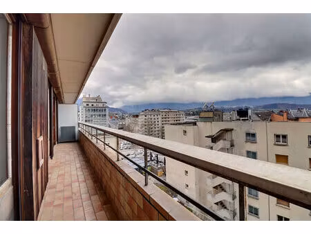 appartement t2 de ... m² - balcon ... m² - chambery