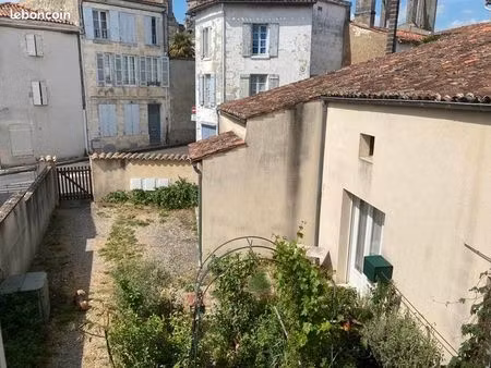 immeuble 222 m² saint jean d angely