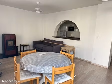 à louer maison de ville deux chambres