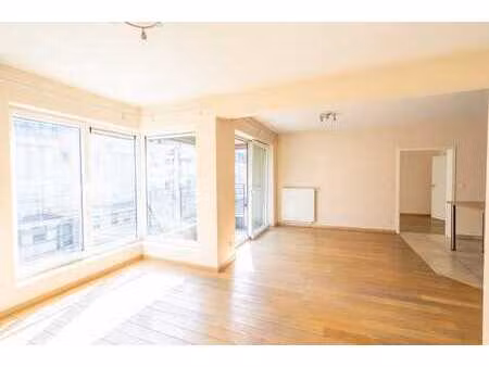 bel appartement + parking (avenue jean monnet, 1200 wsl)