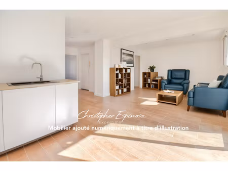 à vallauris, appartement 2 pièces rénové, parking et cave.