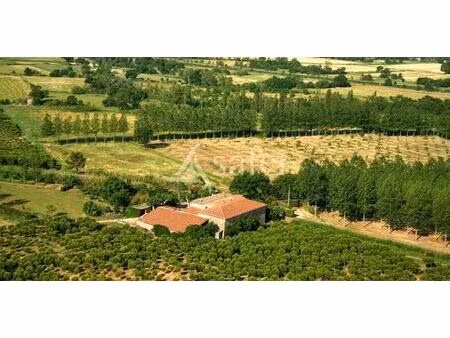 rare, propriété avec potentiel d'accueil sur 7 ha à 3 km de l