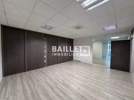 location à fréjus : 158 m² de bureaux climatisés de standing