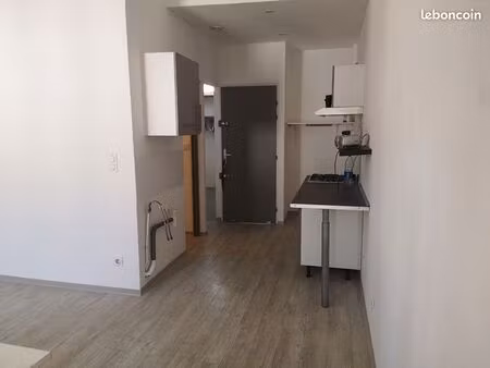 studio 1 pièce 28 m²
