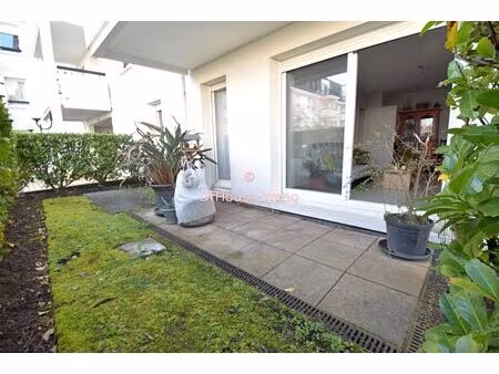 mérignac - limite bordeaux caudéran, appartement t2 avec jardinet et parking en sous-sol