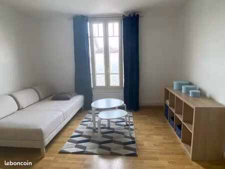 f2 meublé lumineux & soigné. quartier calme entre la gare de melun et la seine