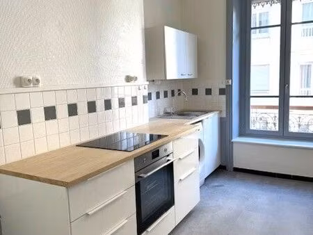 place guesde 7e loue de suite appartement