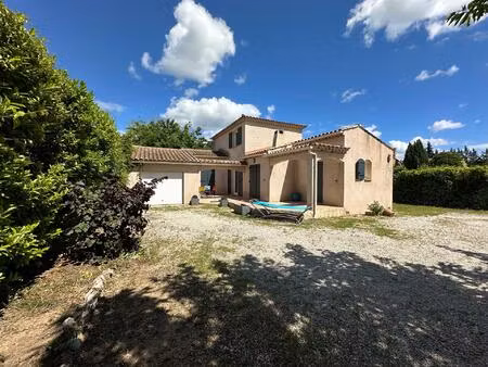 maison de 100 m², 3 chambres, sur un terrain de 690 m².