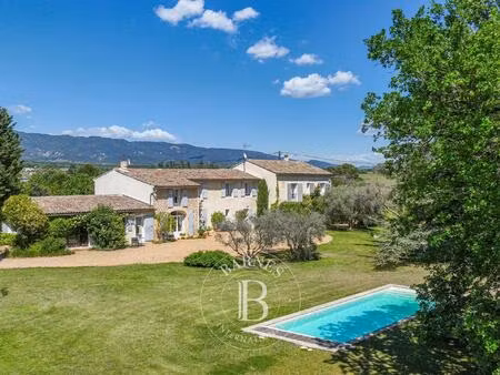 luberon – cucuron – propriete 330 m²- 5 chambres - piscine - parc de 6.5 ha
