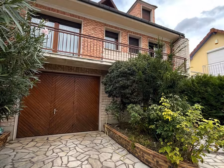 maison de 3 chambres avec courette et grand garage