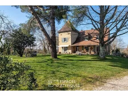 résidence familiale avec piscine sur les collines de bergerac