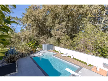 maison familiale 4 chambres de 180 m2 avec piscine et 120m2