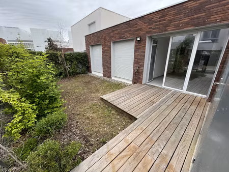 t3 de 70 m2 en rez-de-jardin avec jardin privatif et 2 stati