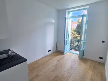 t1 avec balconnet à nice