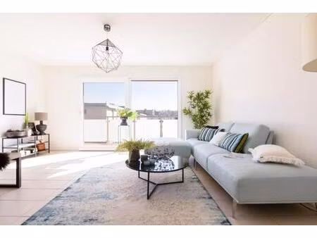 t2 neuf avec terrasse et parking à uzes