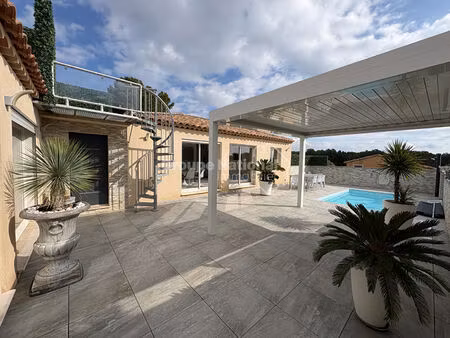 villa t4 de plain pied avec piscine
