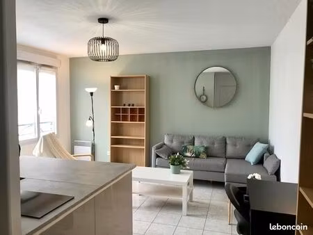 t2 meublé lumineux , 38m2, refait à neuf, parking