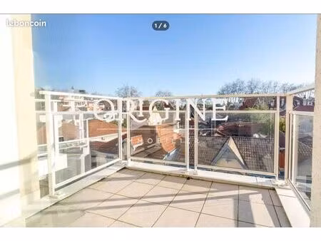 studio . 1 pièce . 26m2 . place de parking ext