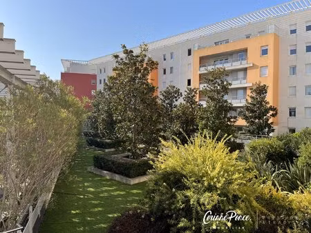 nimes centre p2 48m2 loggia 11 m2 et garage 4eme etage ascenseur et garage propose par...