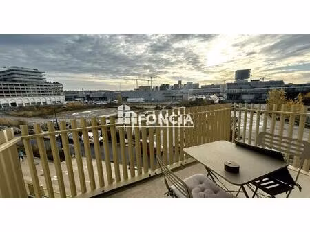 à vendre – appartement t2 traversant avec terrasse et parking – bordeaux