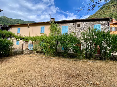 propriété de caractère deux maisons au bord de la rivière