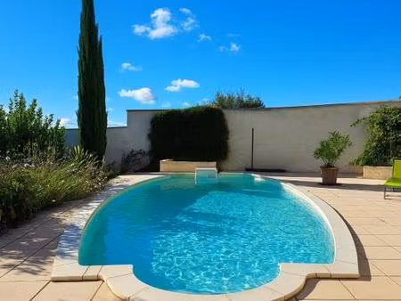 saint christol : villa t5 + piscine et spa sur un terrain de 800 m²