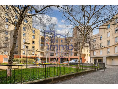 lyon 8? – métro d – t2 lumineux avec balcon et parking