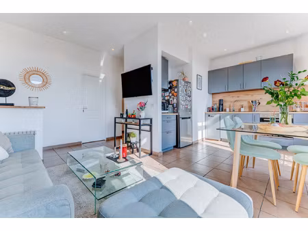 à vendre 3 pièces en dernier étage a deux pas de la mer