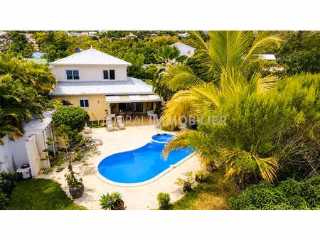 charmante villa avec piscine et bungalow en bord de ravine