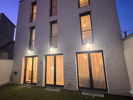 belle villa neuve avec petit jardin et toit terrasse