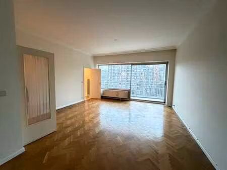 appartement au rdc - deux chambres avec terrasse