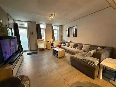 jolie 3 façades avec parking privatif et jardin clôturé