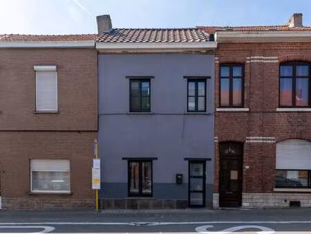 maison agréable avec 2 chambres à coucher dans le centre