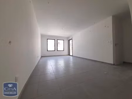 appartement à louer 2 pièces 46.8 m² - nîmes (30) - 662€