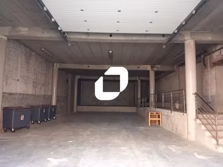 a louer, grand plateau de bureaux avec stockage