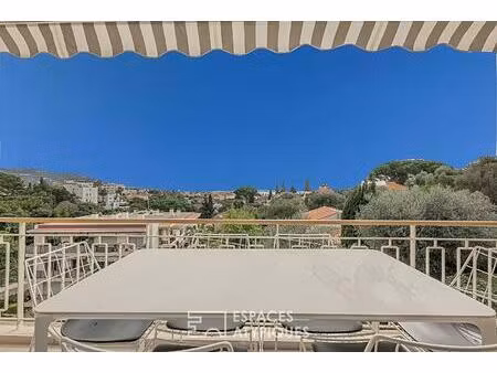 éloge de la clarté : un refuge solaire au petit juas à cannes