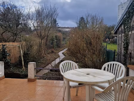 charmante maison rénovée avec terrasse, jardin et garage
