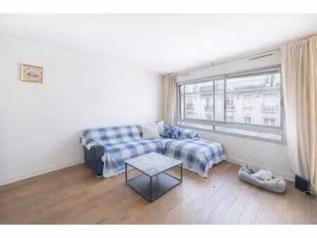 appartement 2 pièces de 50 m² situé à paris