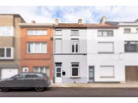 maison avec 5 chambres et jardin.