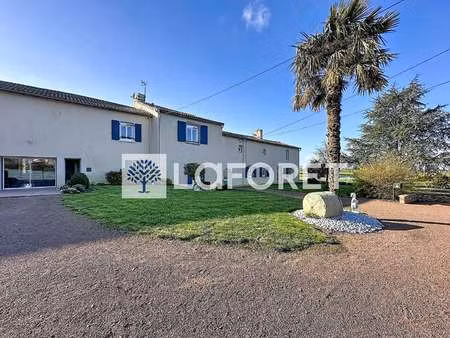 vente maison à bressuire (79300) : à vendre / 305m² bressuire